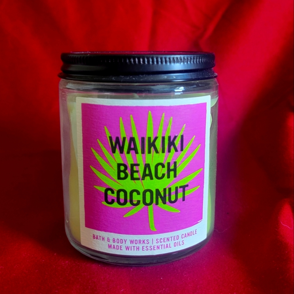 Bath & Body Works Waikiki Beach Coconut Candle